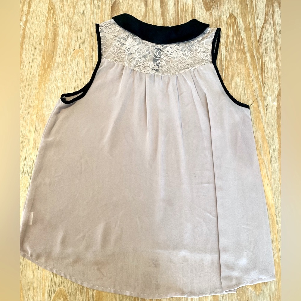 Chloe K Sleeveless Blouse w/Collar - Picture 4 of 4